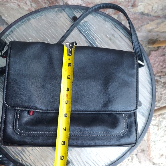 🚫SOLD🚫 Liz Claiborne Black Crossbody with TONS of Pockets! - Picture 9 of 10